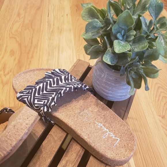 LuLus Lust 4 Life Slide Sandals - Picture 4 of 7